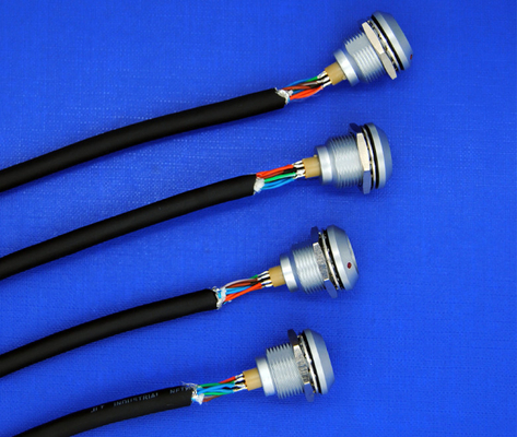 O homem aos cabos distribuidores de corrente feitos sob encomenda masculinos, Pin 1K 8 Sleeved cabos distribuidores de corrente 
